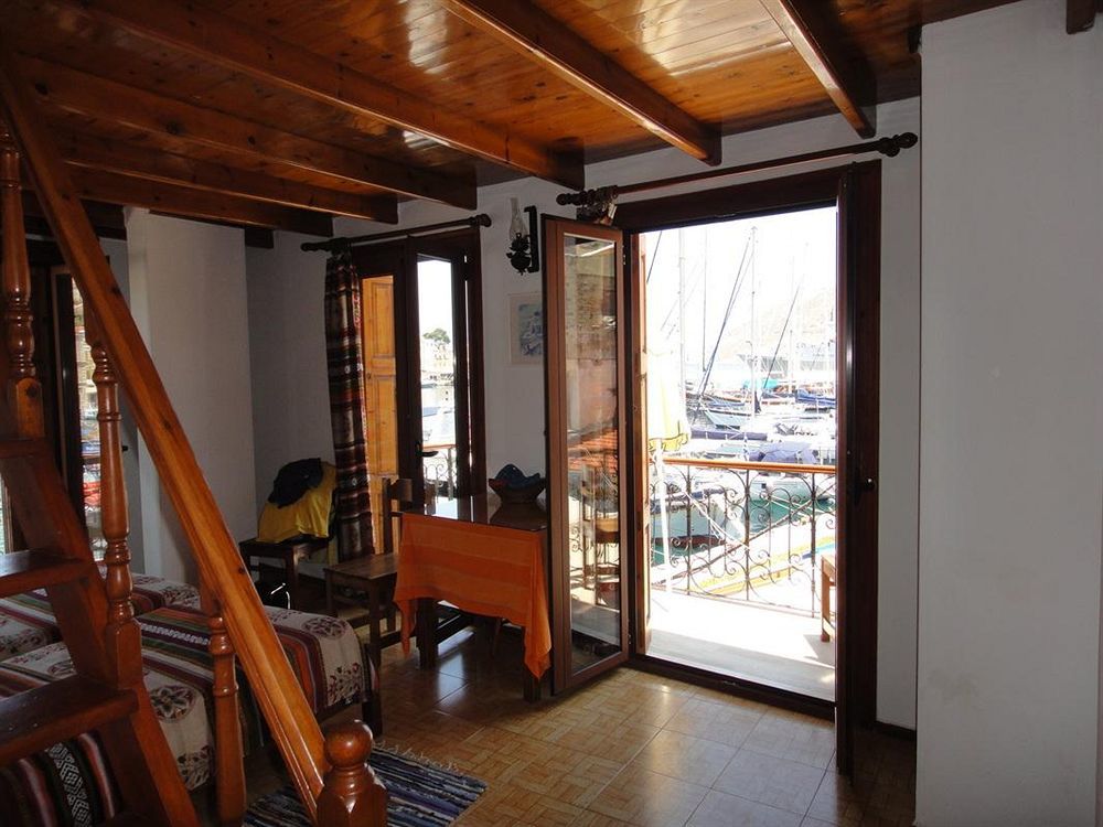 Aparthotel Captain's Sými