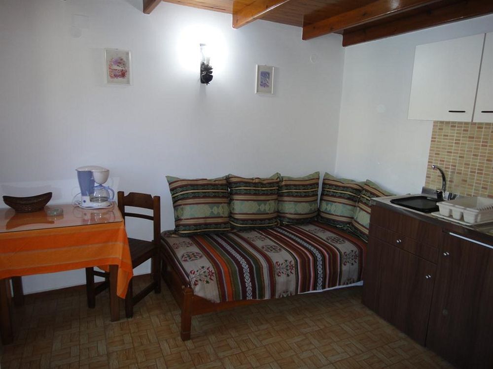 Captain's 3* Sými